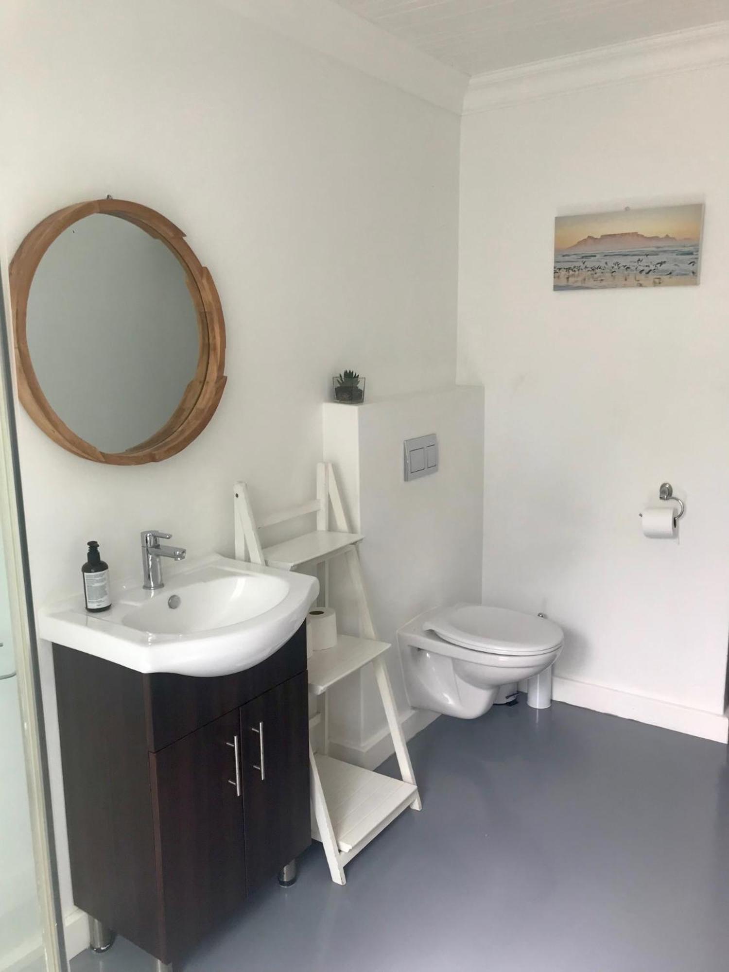 Sunset Beach Living Guesthouse Ciudad del Cabo Exterior foto